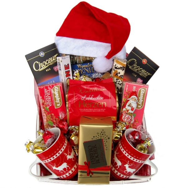 Classic-Christmas-Tea-Basket