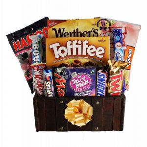 Treats Treasure Box – Rosh Hashanah Gift Basket Europe