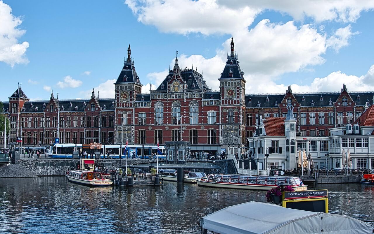 birthday gift hampers to netherlands